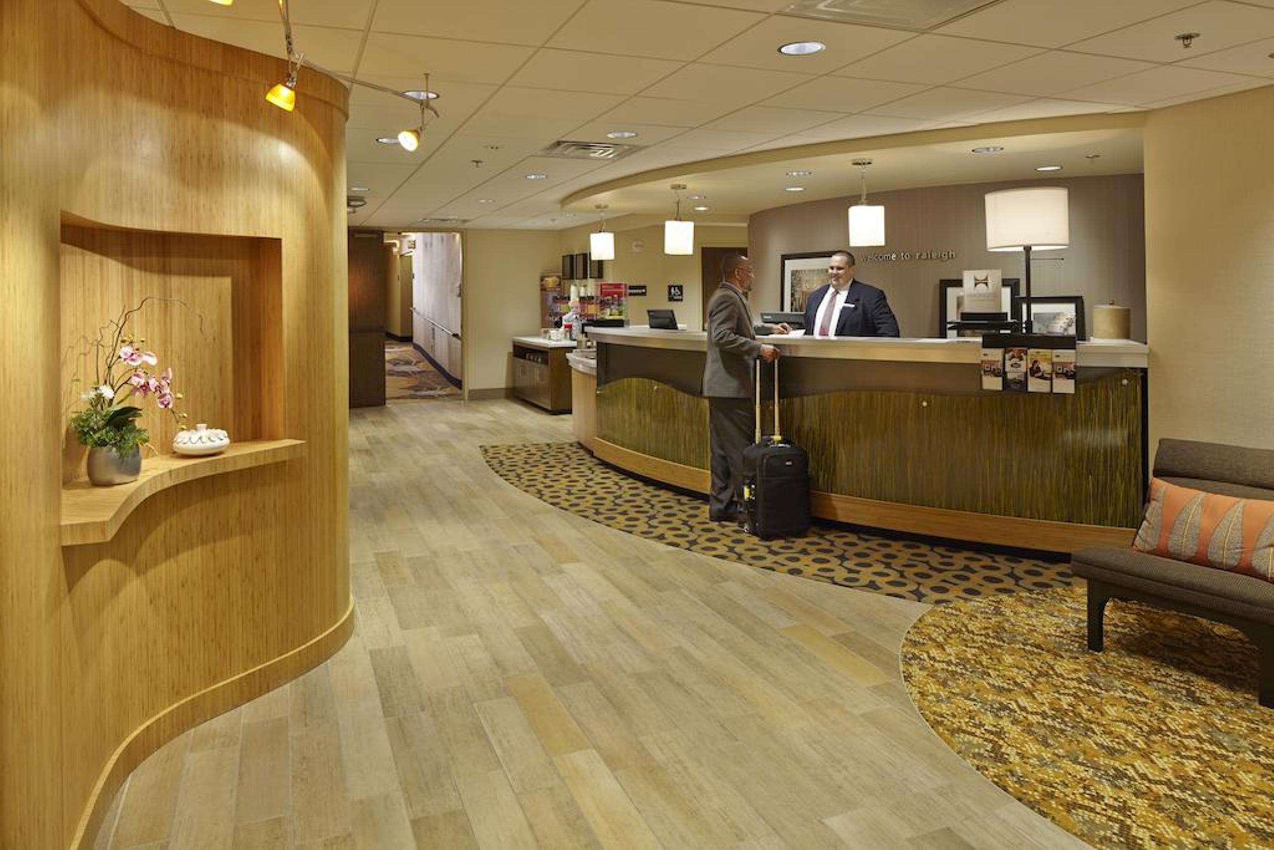 Comfort Inn Raleigh Midtown Exterior photo