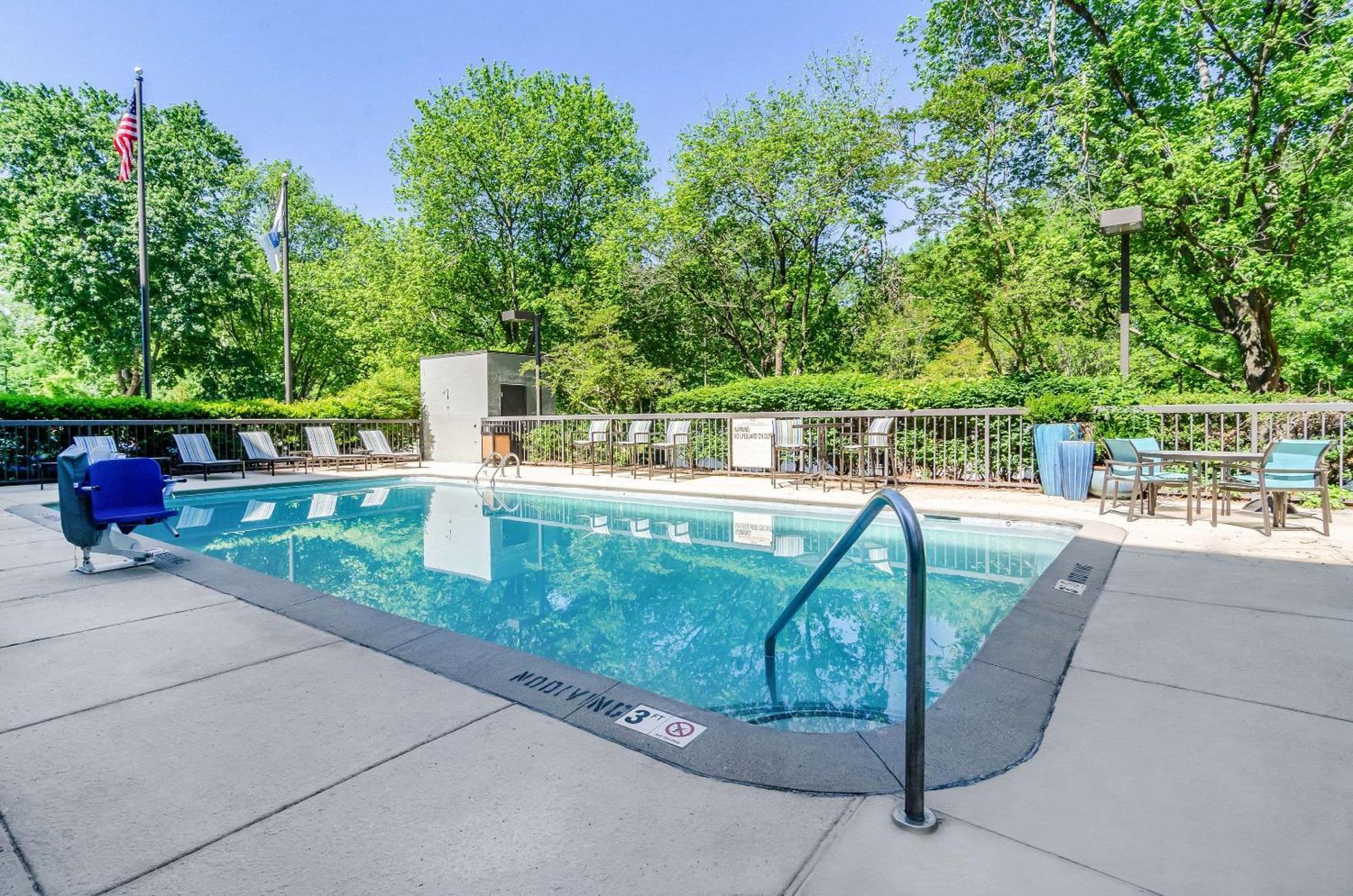 Comfort Inn Raleigh Midtown Exterior photo