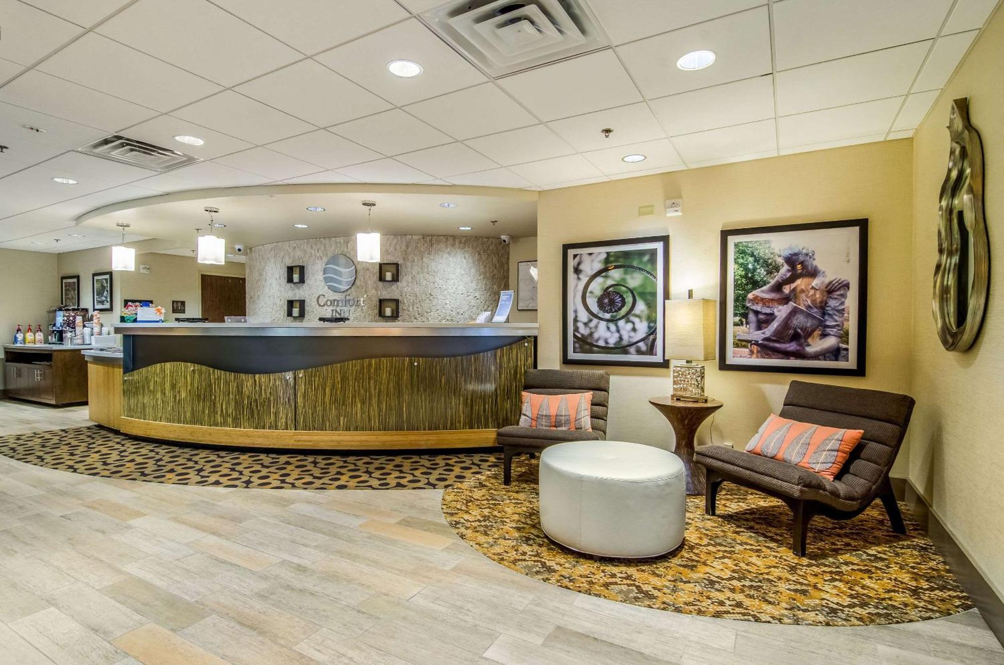 Comfort Inn Raleigh Midtown Exterior photo