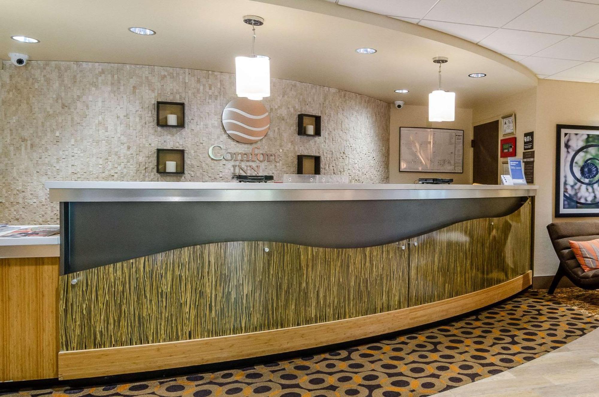 Comfort Inn Raleigh Midtown Exterior photo